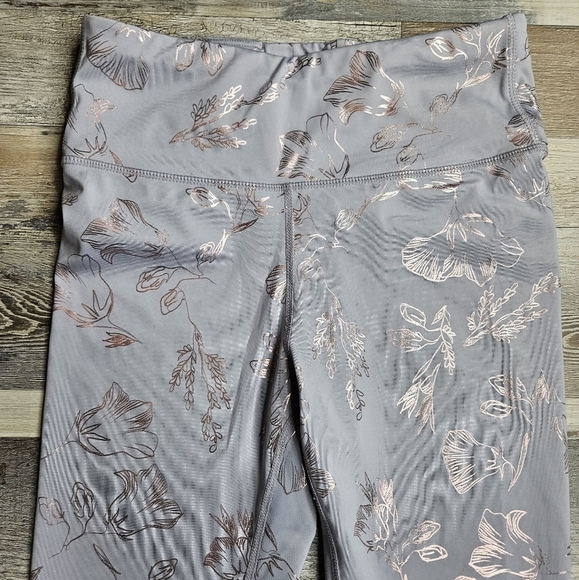 Tail Leggings Women's XS Dusty Lavender color with Metallic floral Leaves - Picture 2 of 13